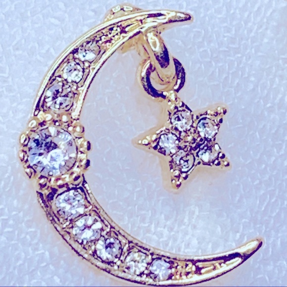 ❣️$25/3❣️ Moon and Dangle Star Rhinestones Earrings - Picture 4 of 9